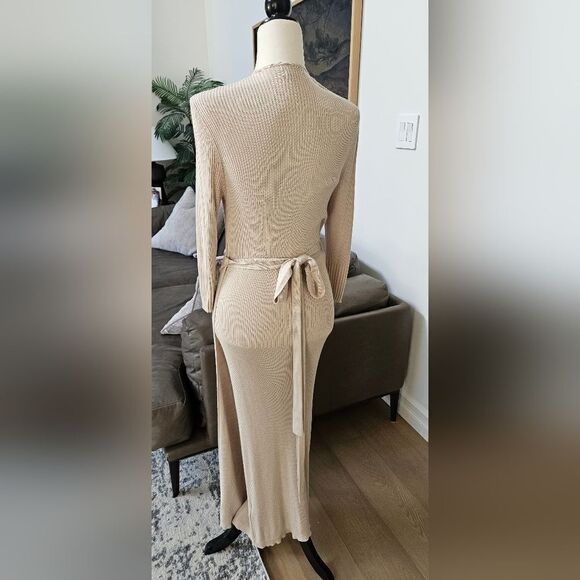 Nwot European reserved wrap long sleeve sweater dress - Picture 2 of 7